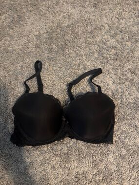 Victoria's Secret Black Lace Underwire T-Shirt Bra